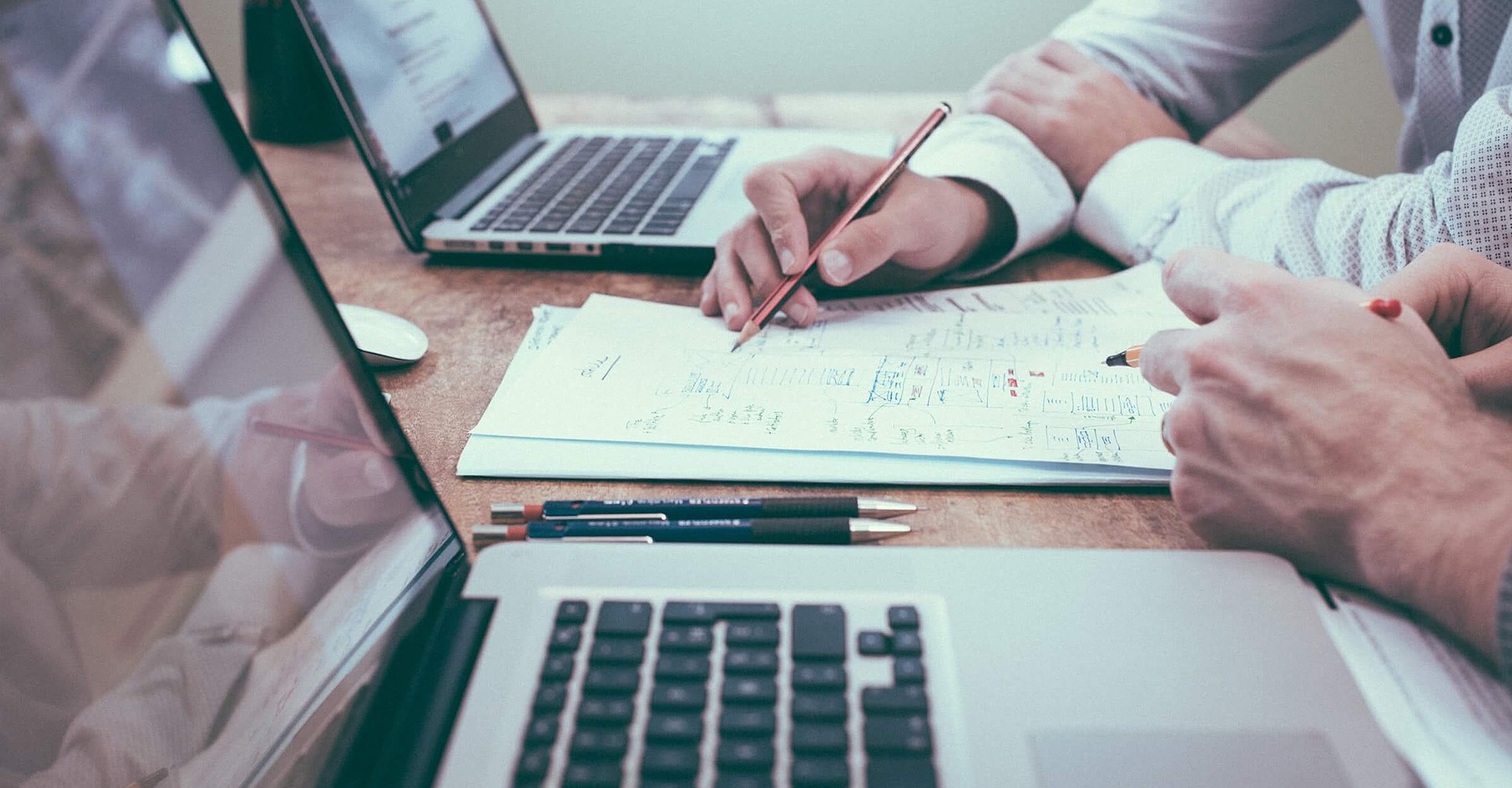 Optimiza tus finanzas y toma decisiones con nuestro servicio de consultoría contable y tributaria